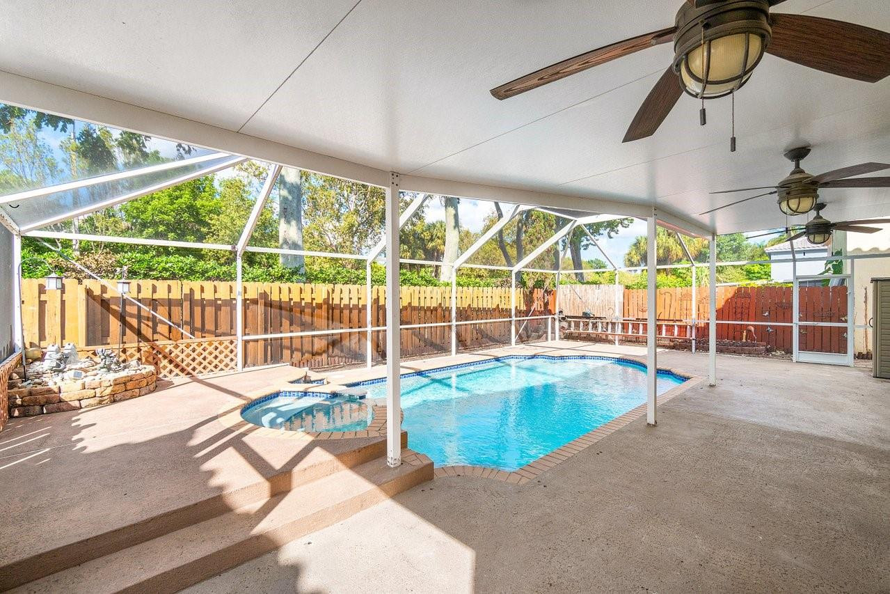 4247 NW 57th Dr