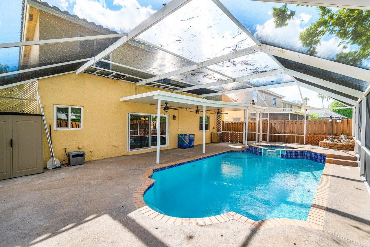 4247 NW 57th Dr