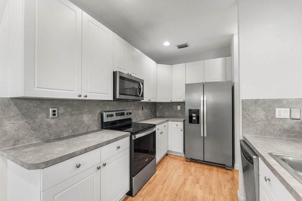 3307 Merrick Lane 1004