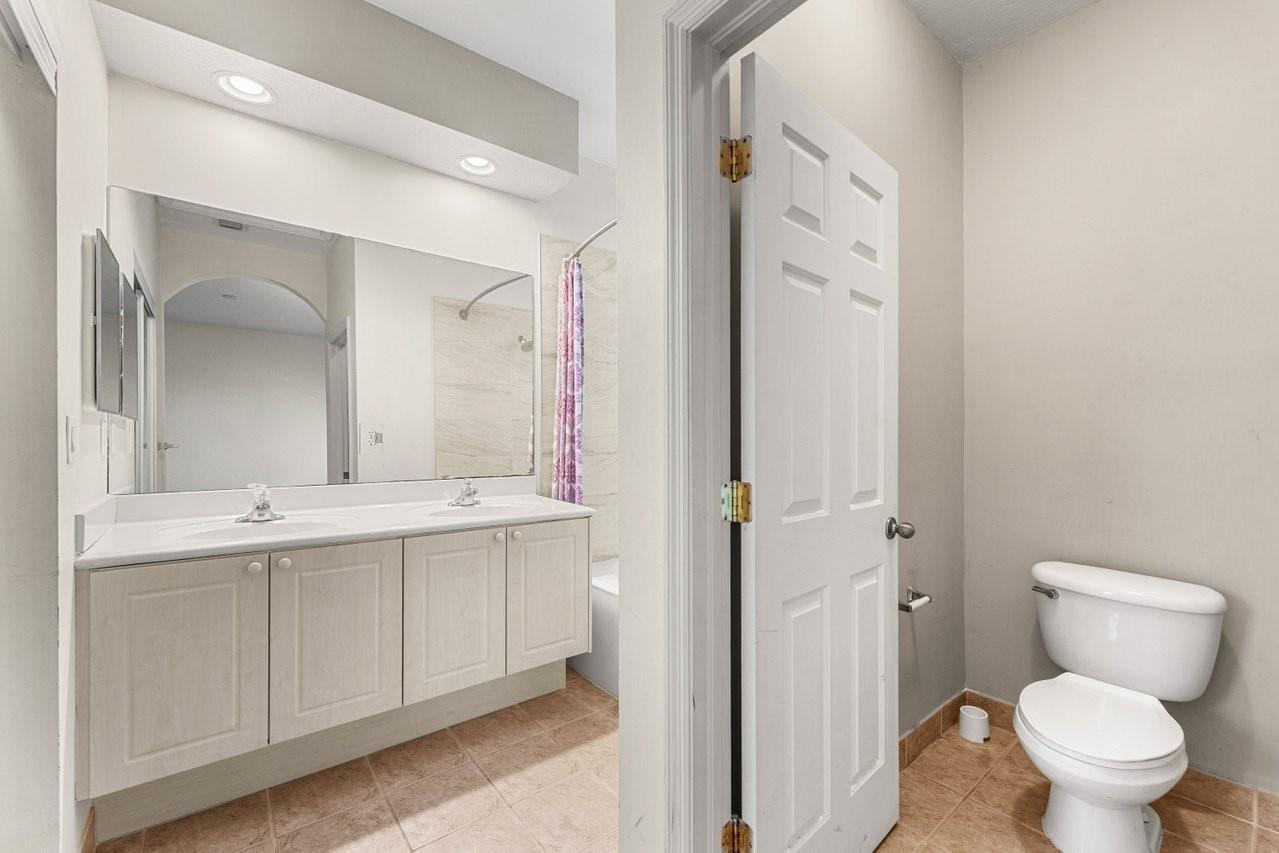 3307 Merrick Lane 1004