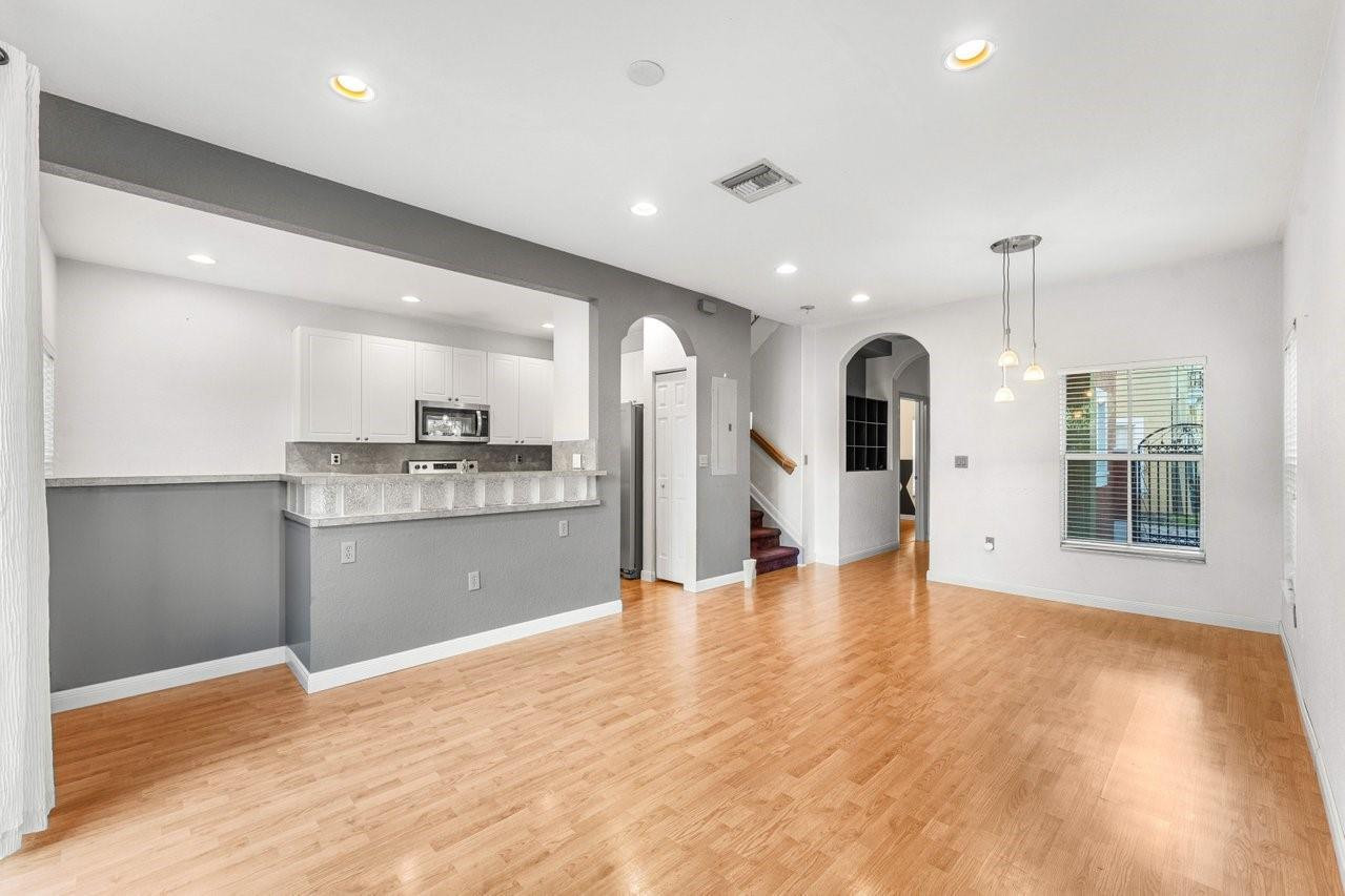 3307 Merrick Lane 1004