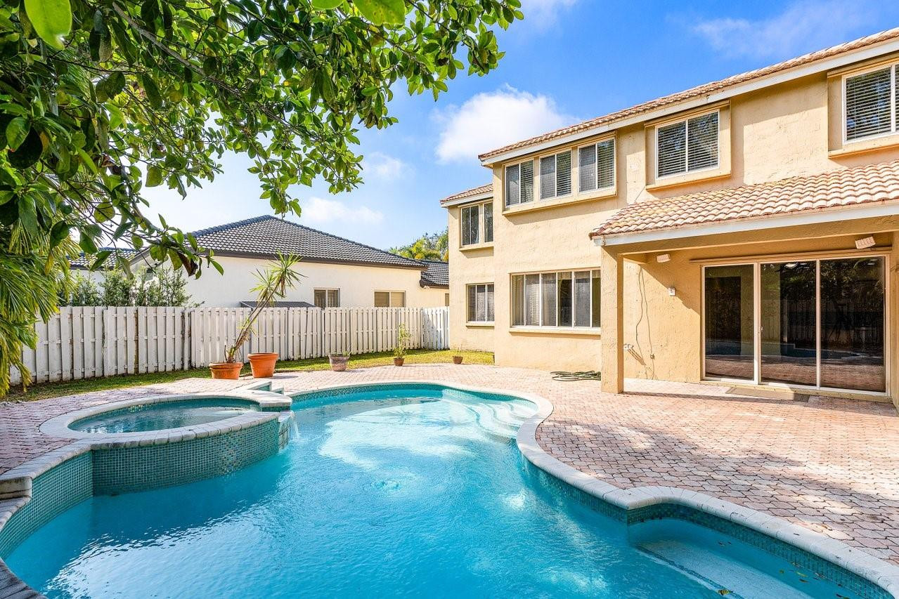 1325 Camellia Circle