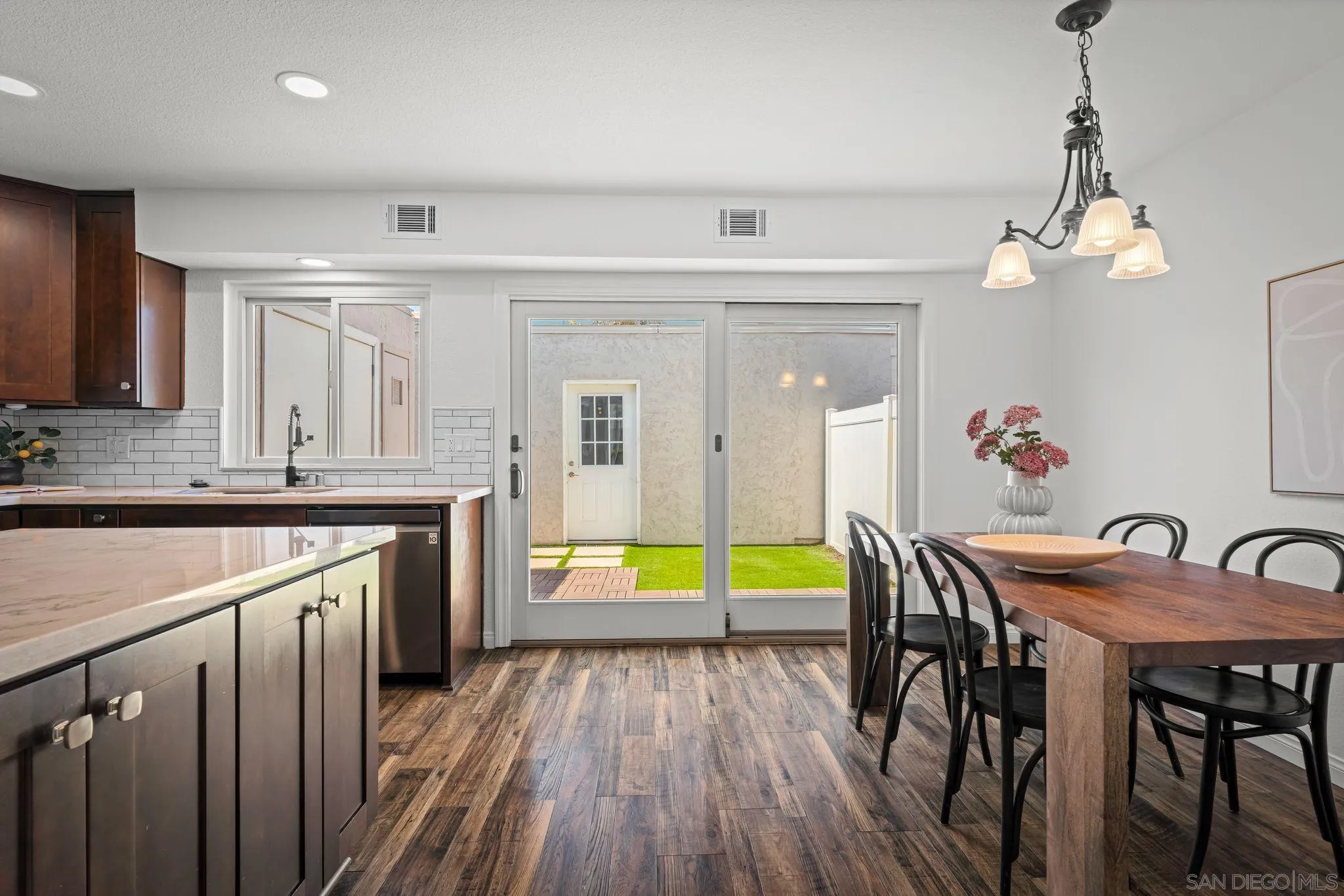 9404 Carlton Oaks Dr Unit D
