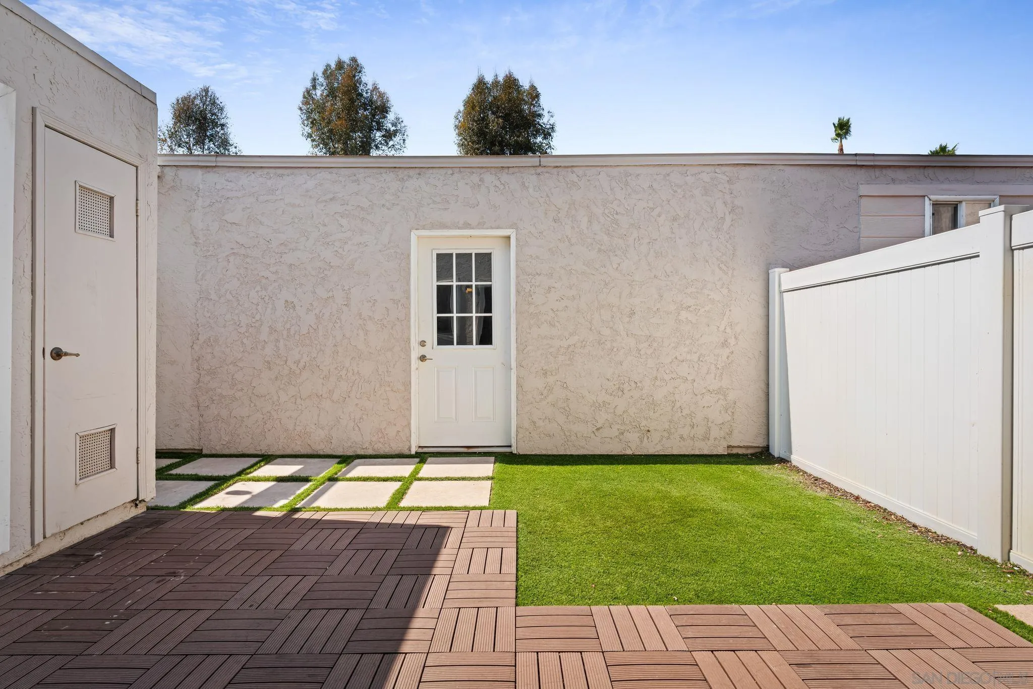 9404 Carlton Oaks Dr Unit D