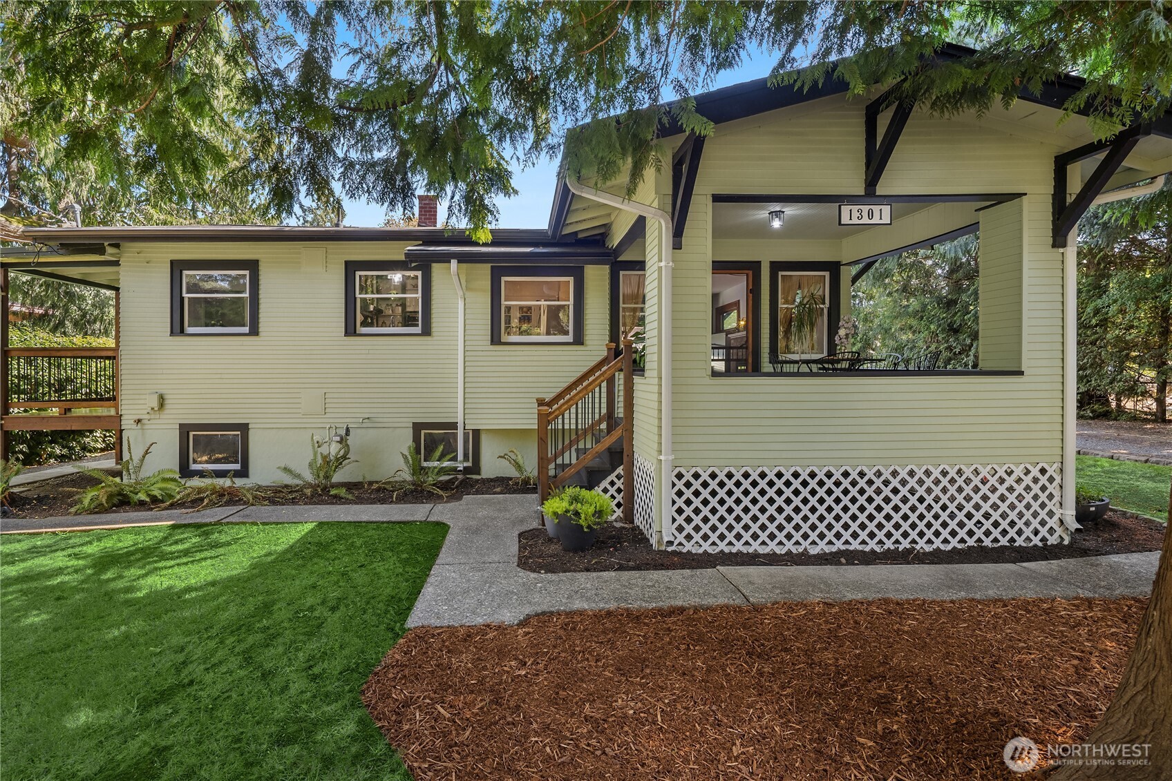 1301 E Victor Street