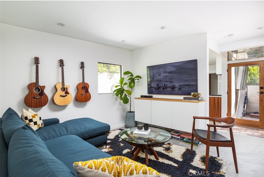 905 N Beverly Glen Boulevard
