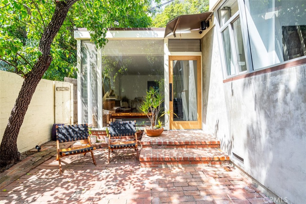 905 N Beverly Glen Boulevard