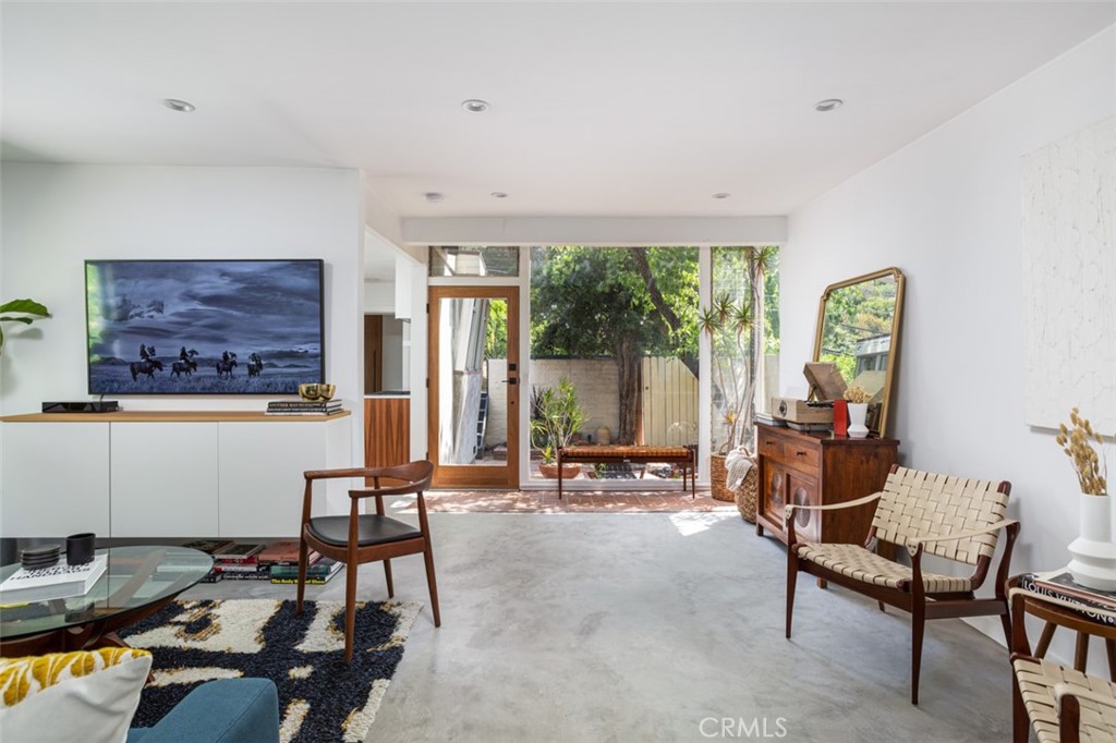 905 N Beverly Glen Boulevard