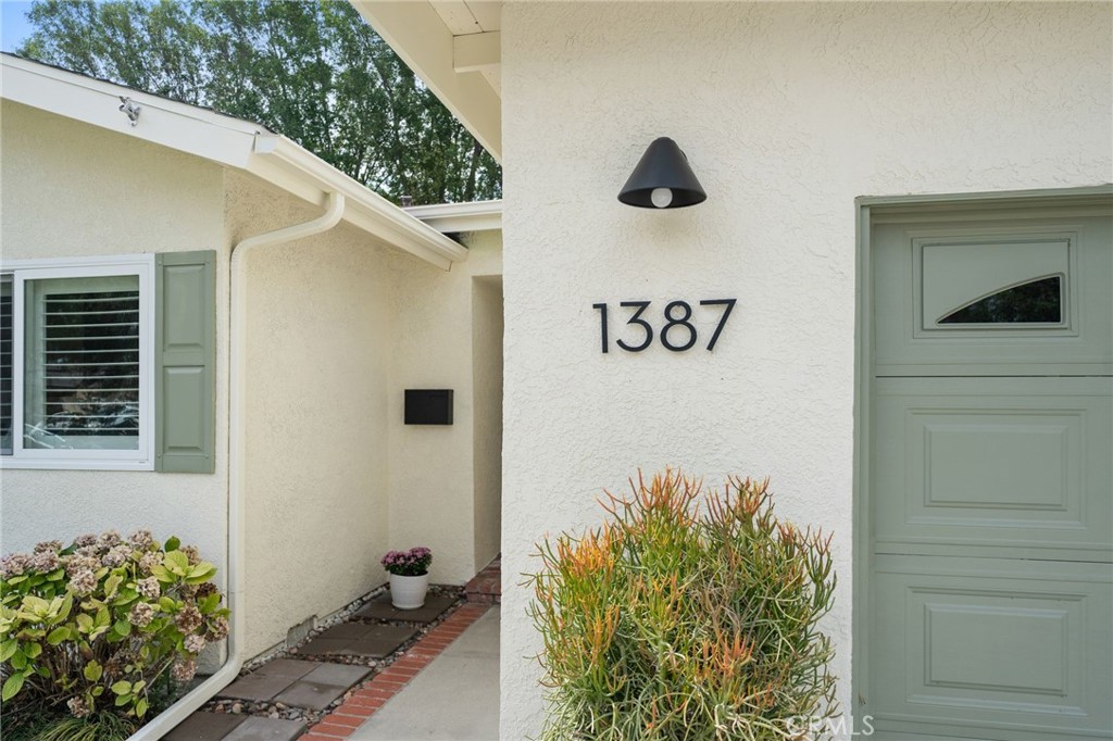 1387 Garlingford Street
