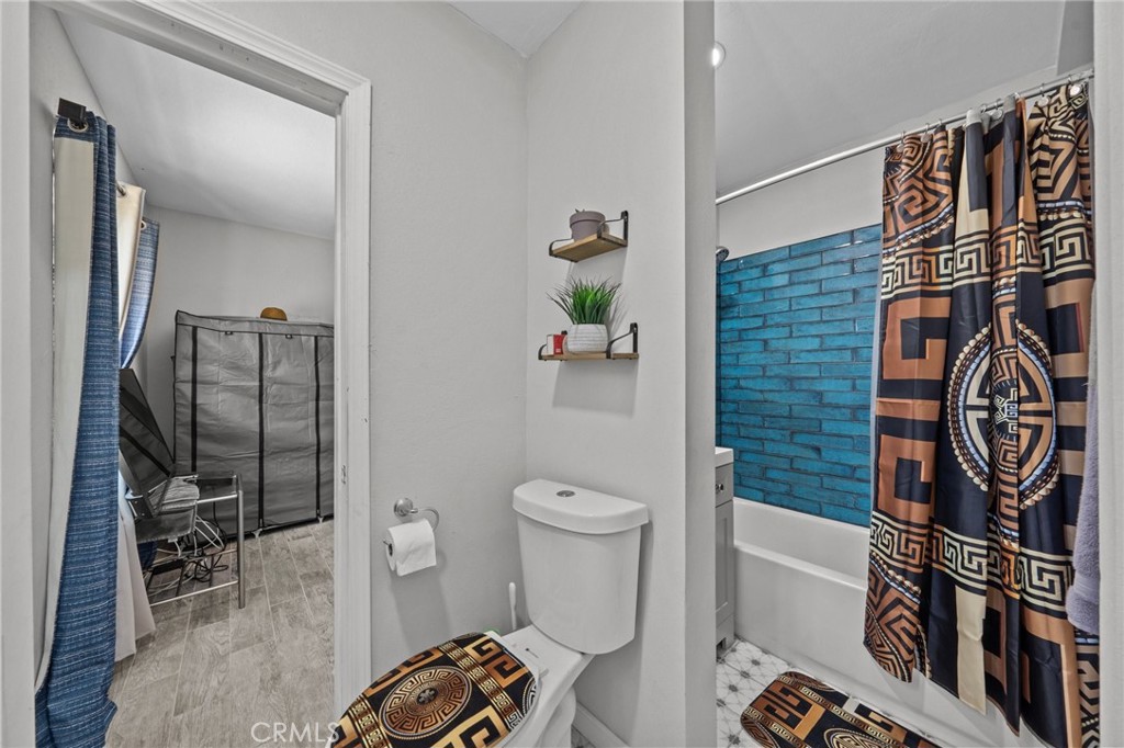 3278 N Golden Avenue