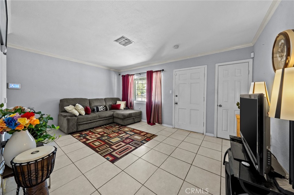 3278 N Golden Avenue