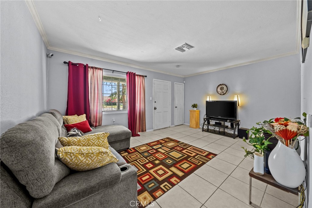 3278 N Golden Avenue