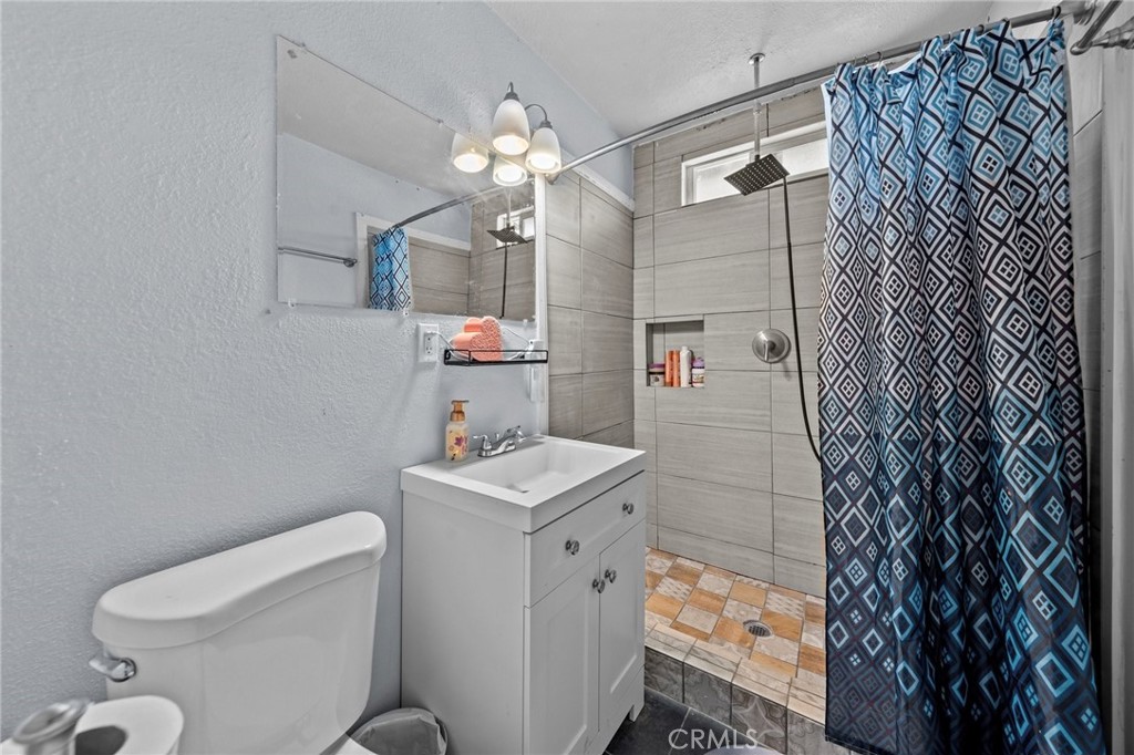 3278 N Golden Avenue