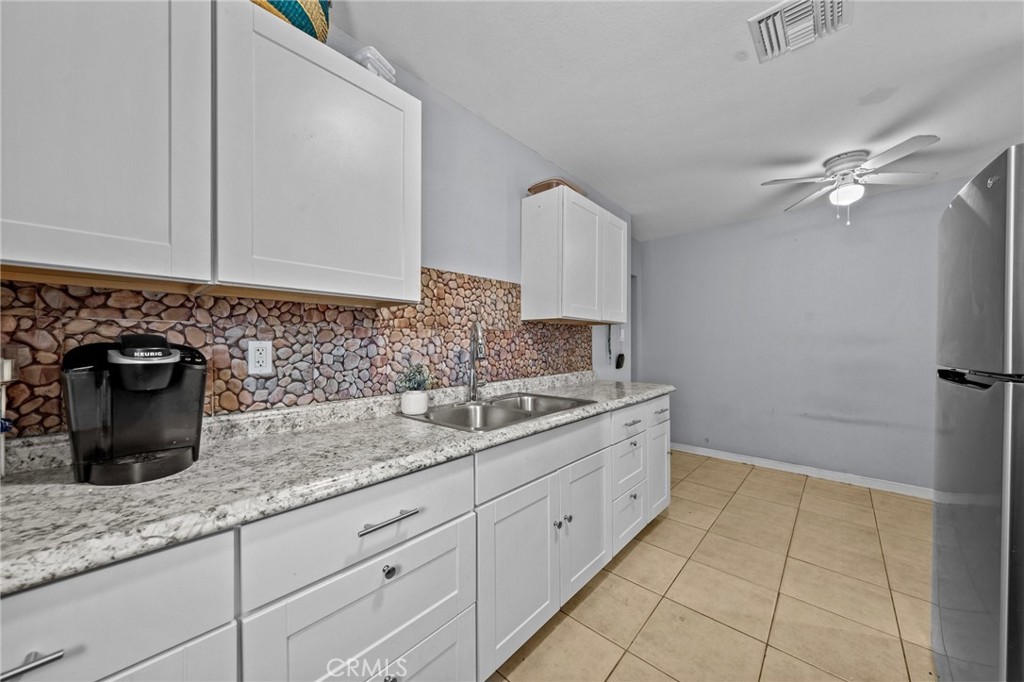 3278 N Golden Avenue