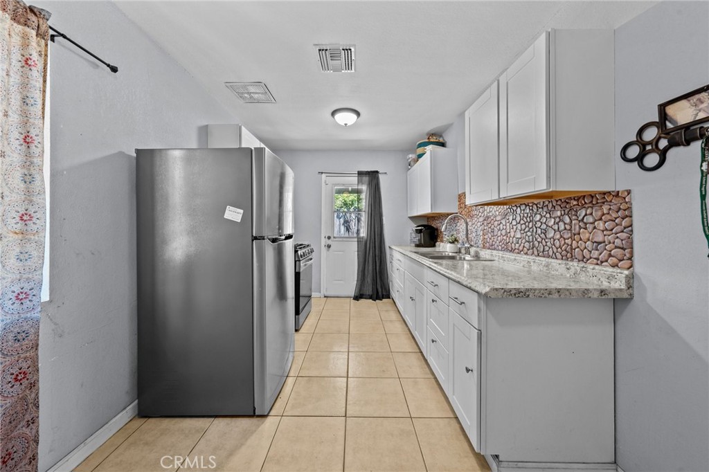 3278 N Golden Avenue