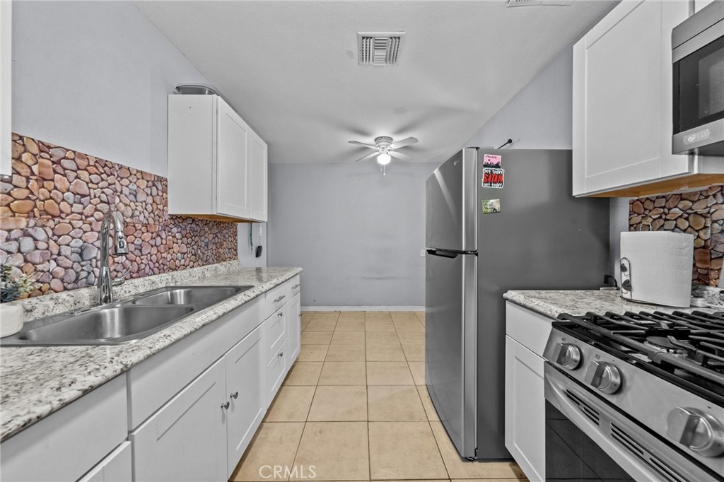 3278 N Golden Avenue