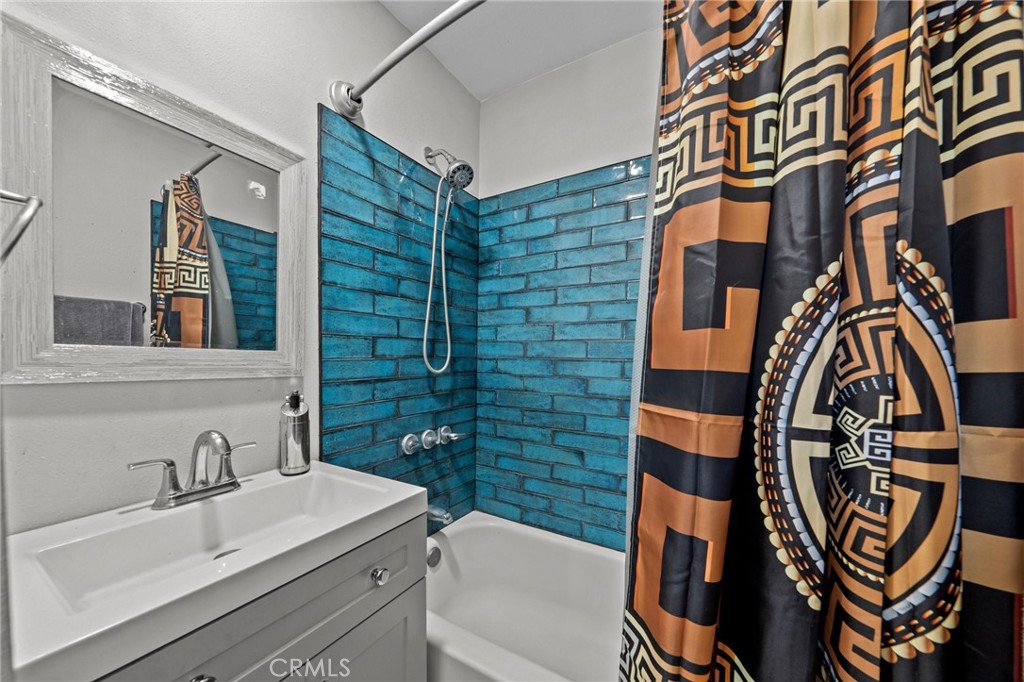 3278 N Golden Avenue