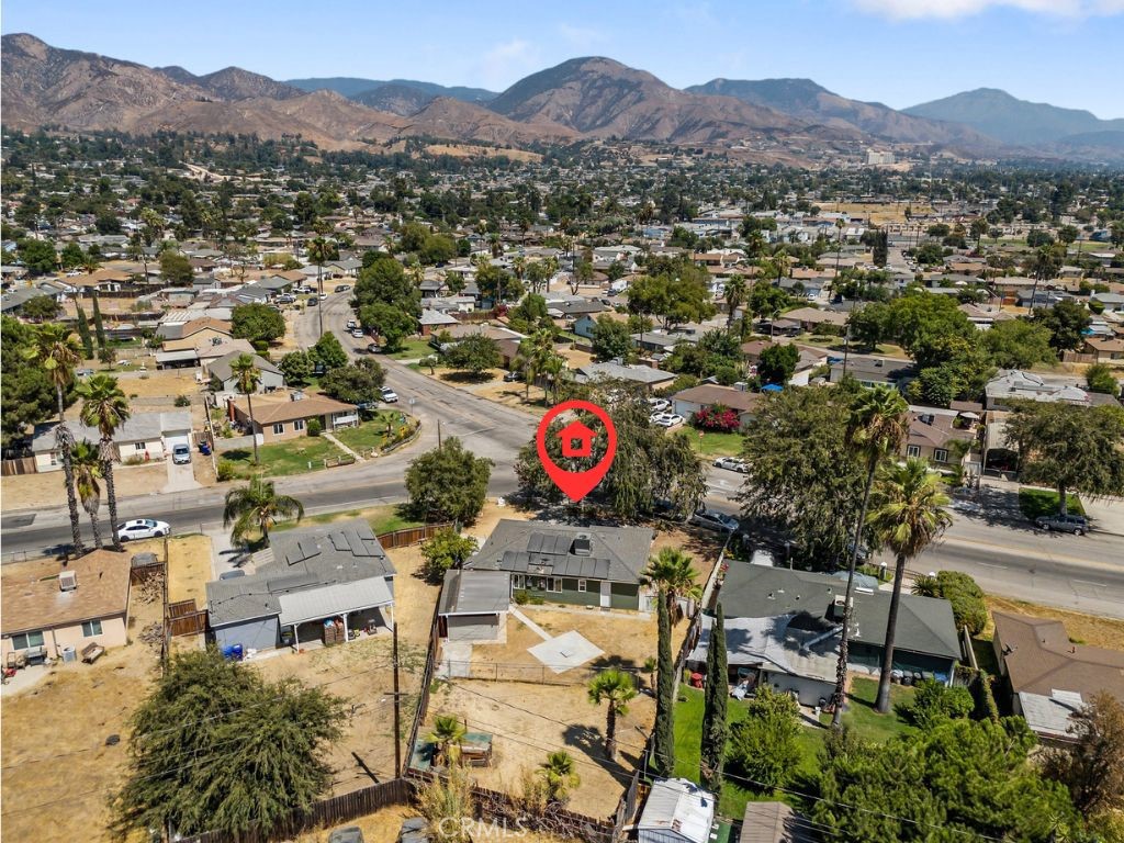 3278 N Golden Avenue