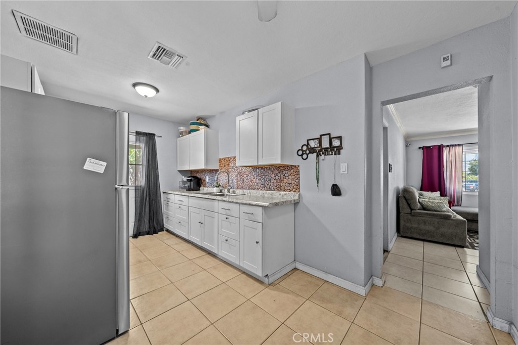 3278 N Golden Avenue