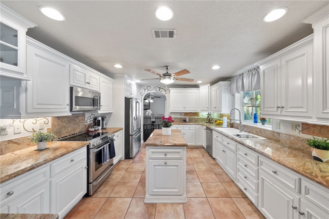 2249 Trafalgar Avenue