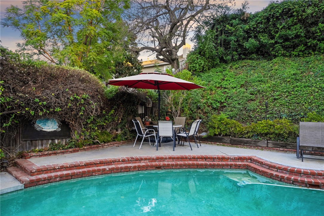 2210 Trafalgar Avenue