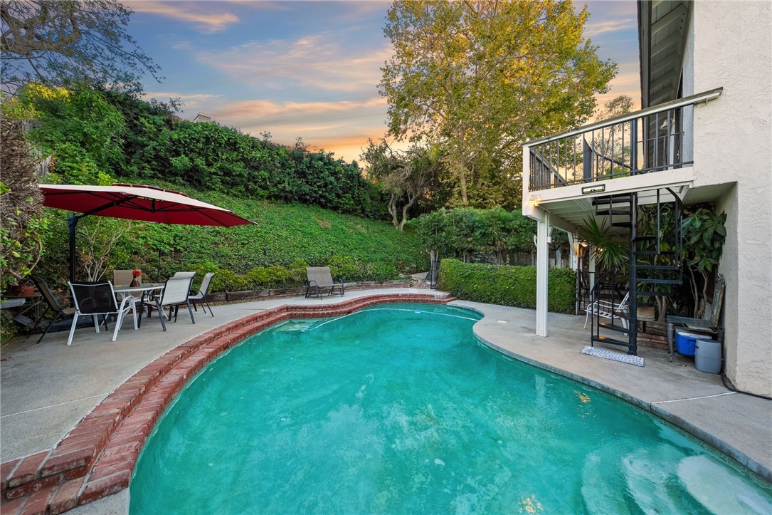 2210 Trafalgar Avenue