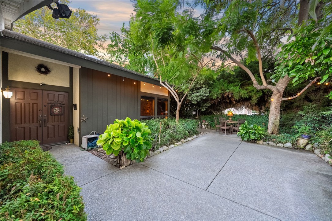 2210 Trafalgar Avenue