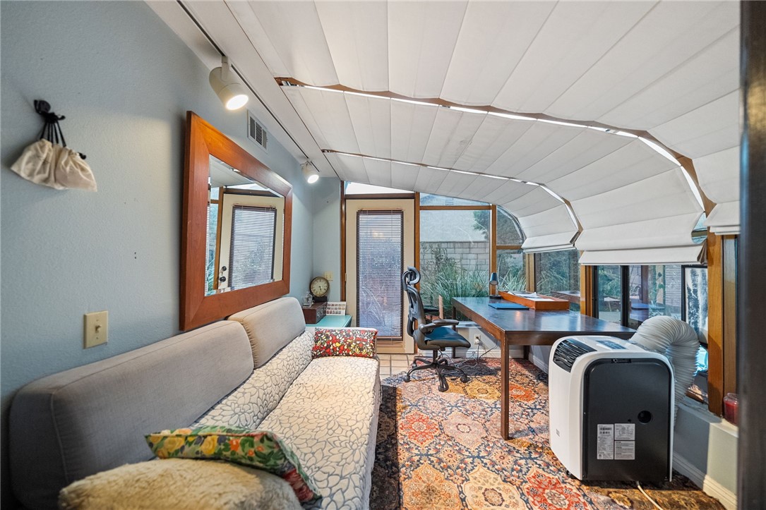 2210 Trafalgar Avenue