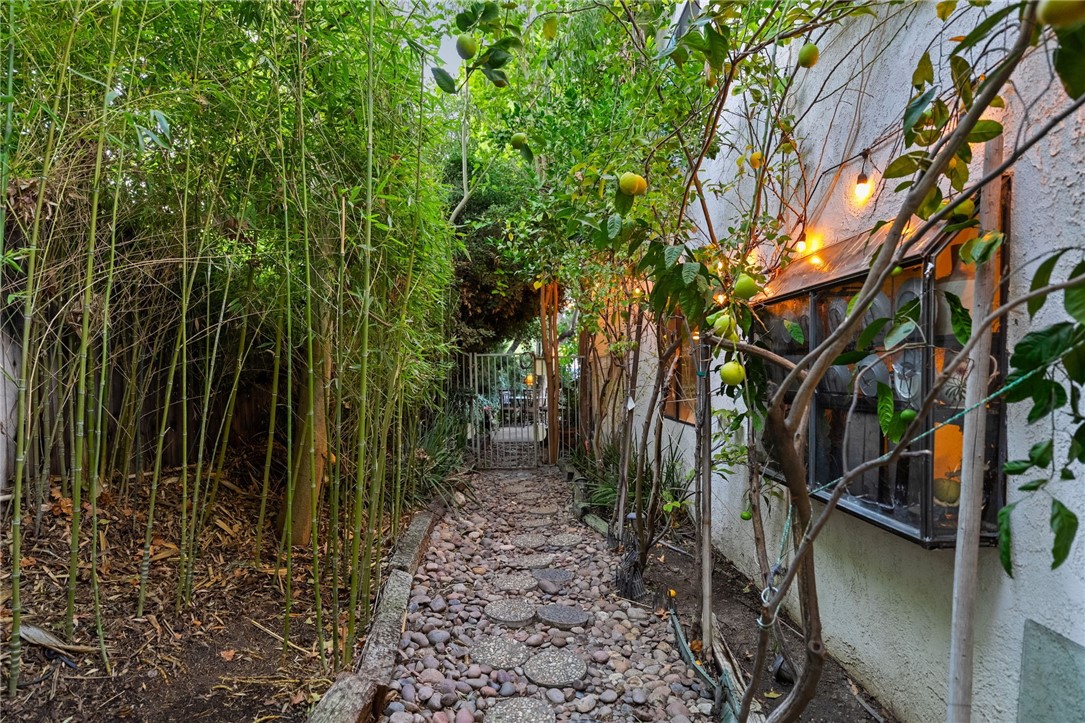 2210 Trafalgar Avenue