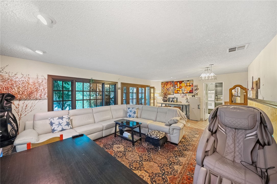 2210 Trafalgar Avenue