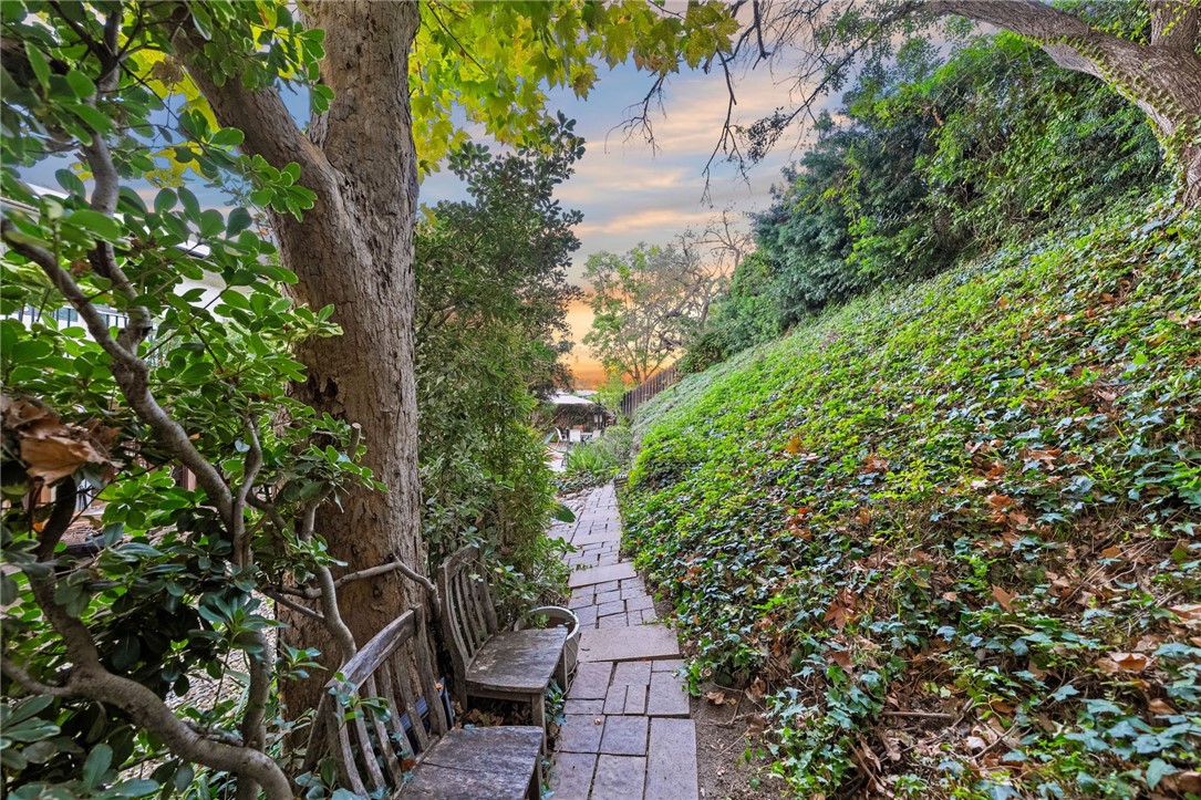 2210 Trafalgar Avenue