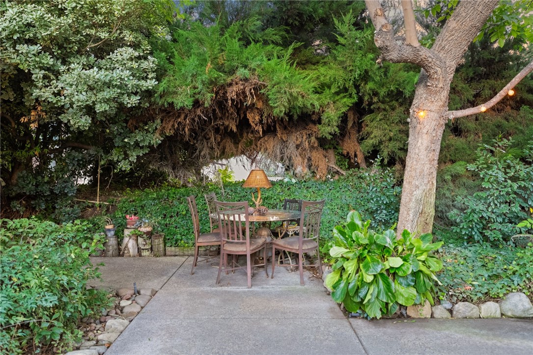 2210 Trafalgar Avenue