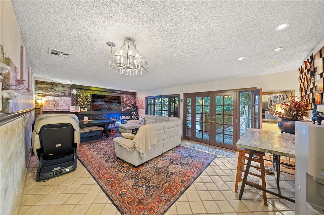 2210 Trafalgar Avenue