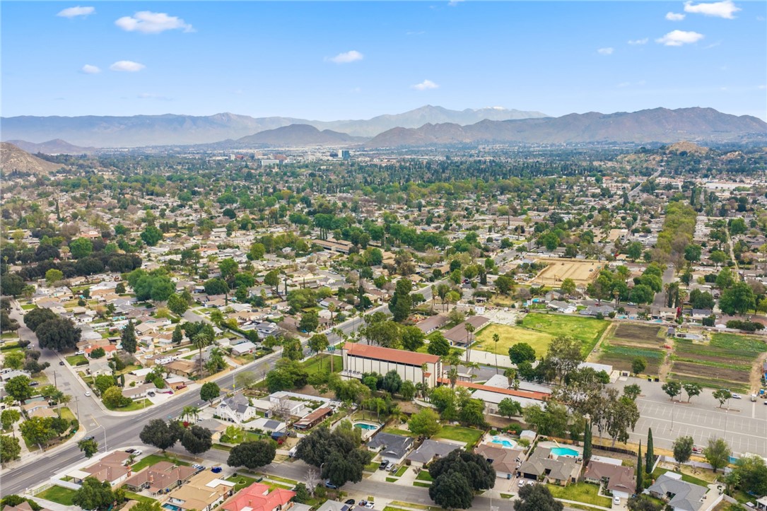 6090 Meadowbrook Lane