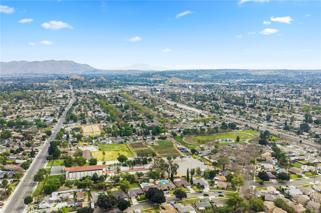 6090 Meadowbrook Lane