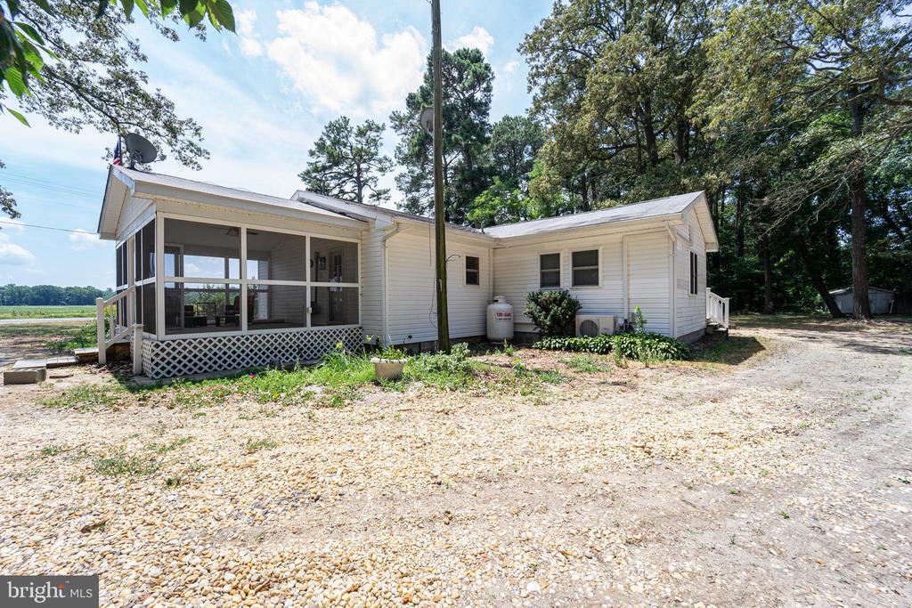 23000 Hog Creek Rd