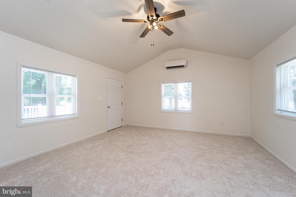 23000 Hog Creek Rd