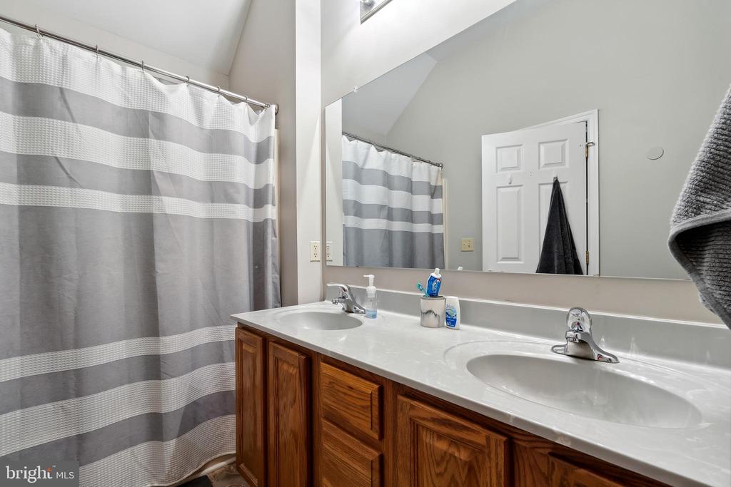 104 Hemlock Ct