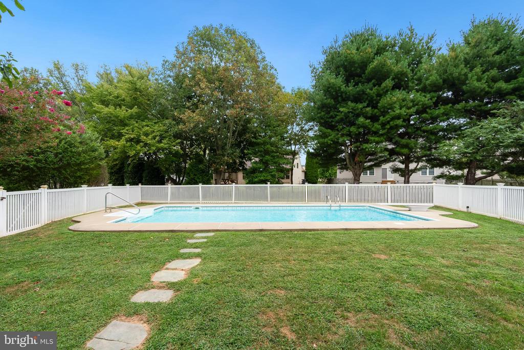 104 Hemlock Ct