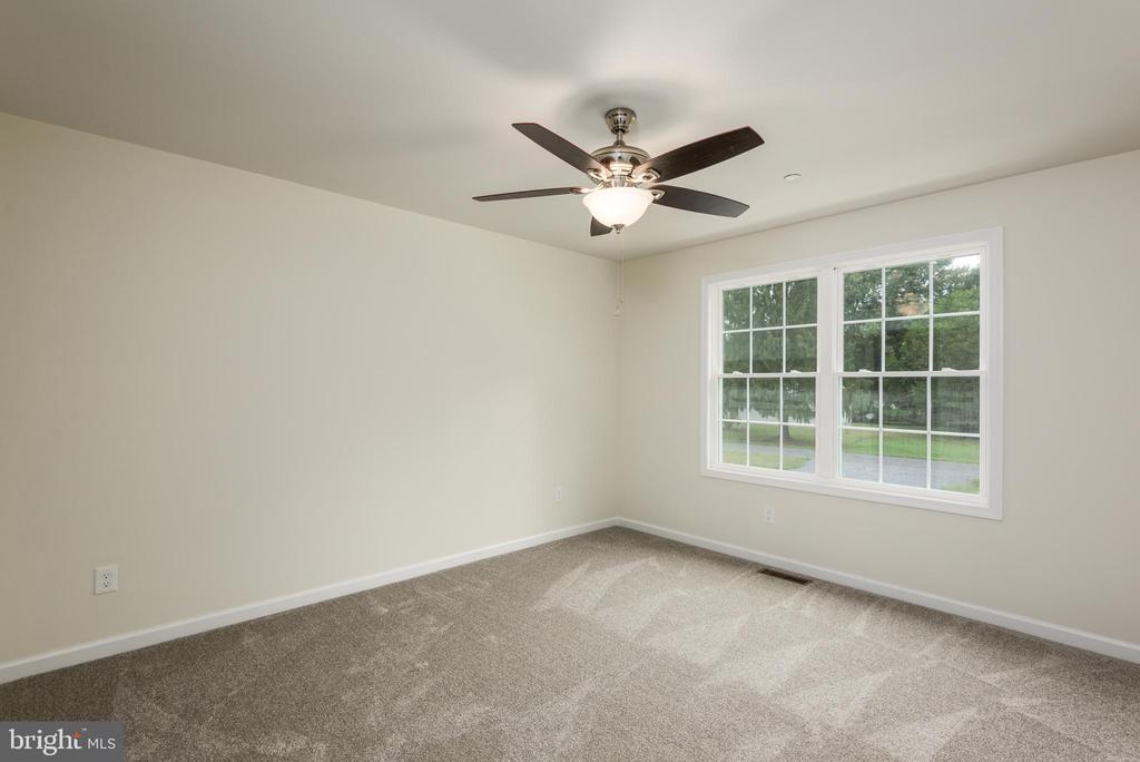 121 Fairview Dr