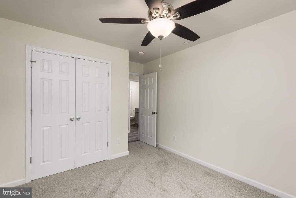 121 Fairview Dr