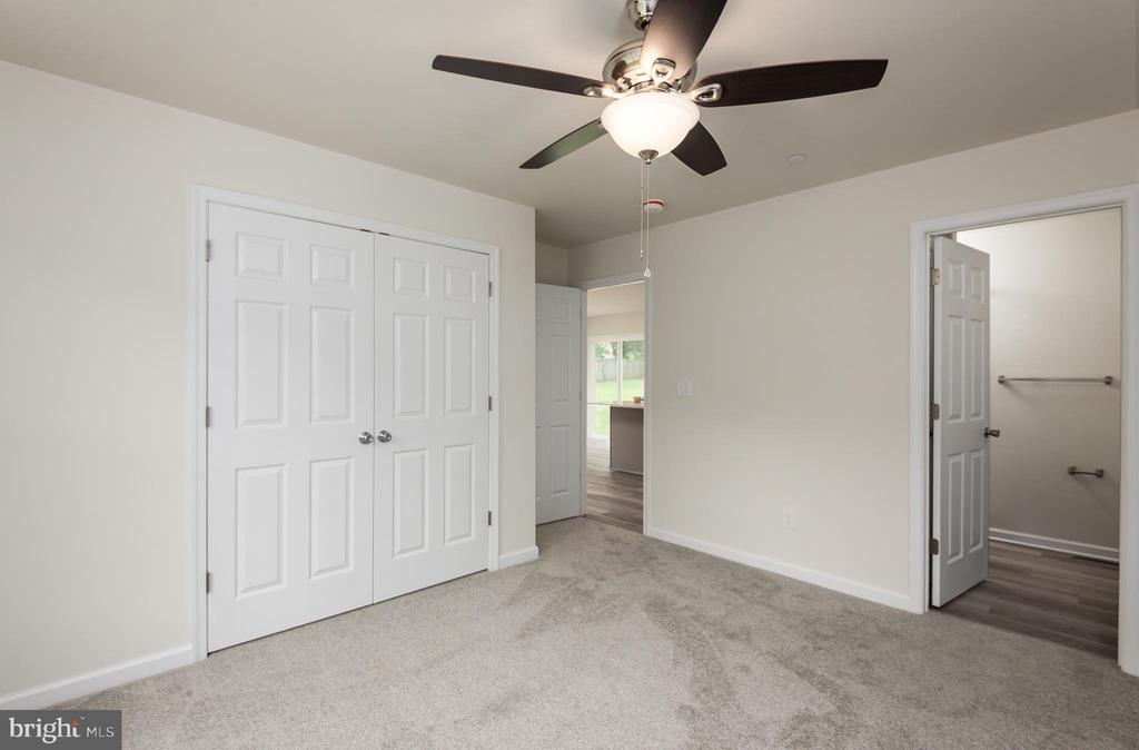 121 Fairview Dr