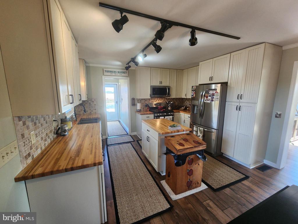 152 Spencer Ln