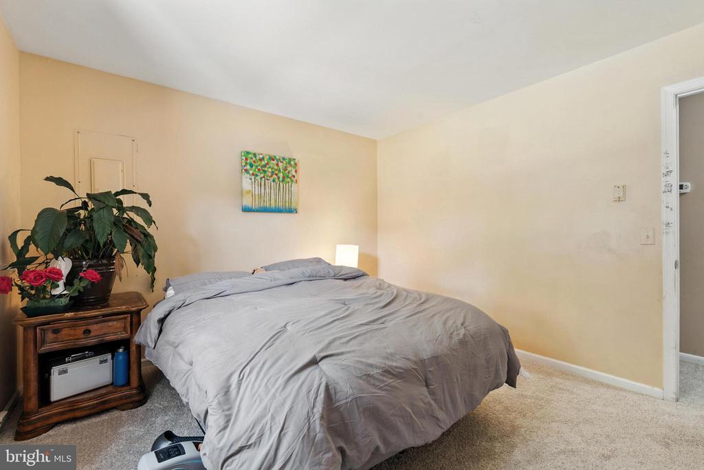 104 THOMPSON AVENUE