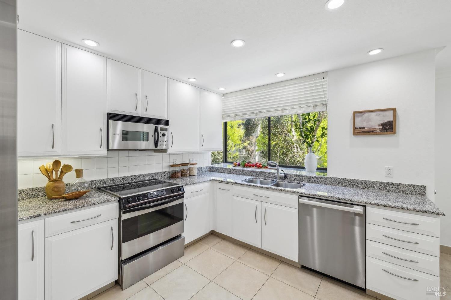 64 Eucalyptus Knoll St