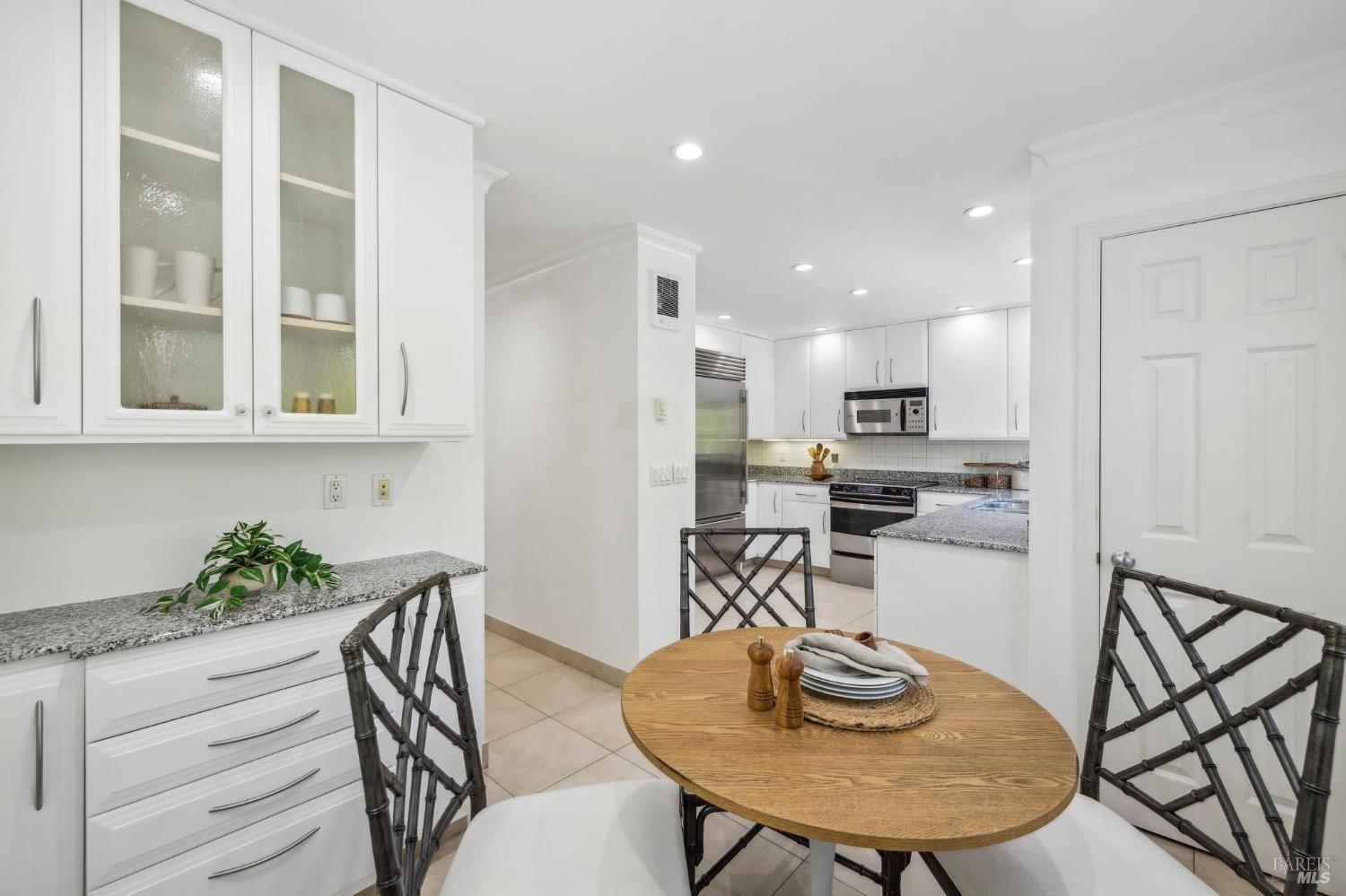 64 Eucalyptus Knoll St