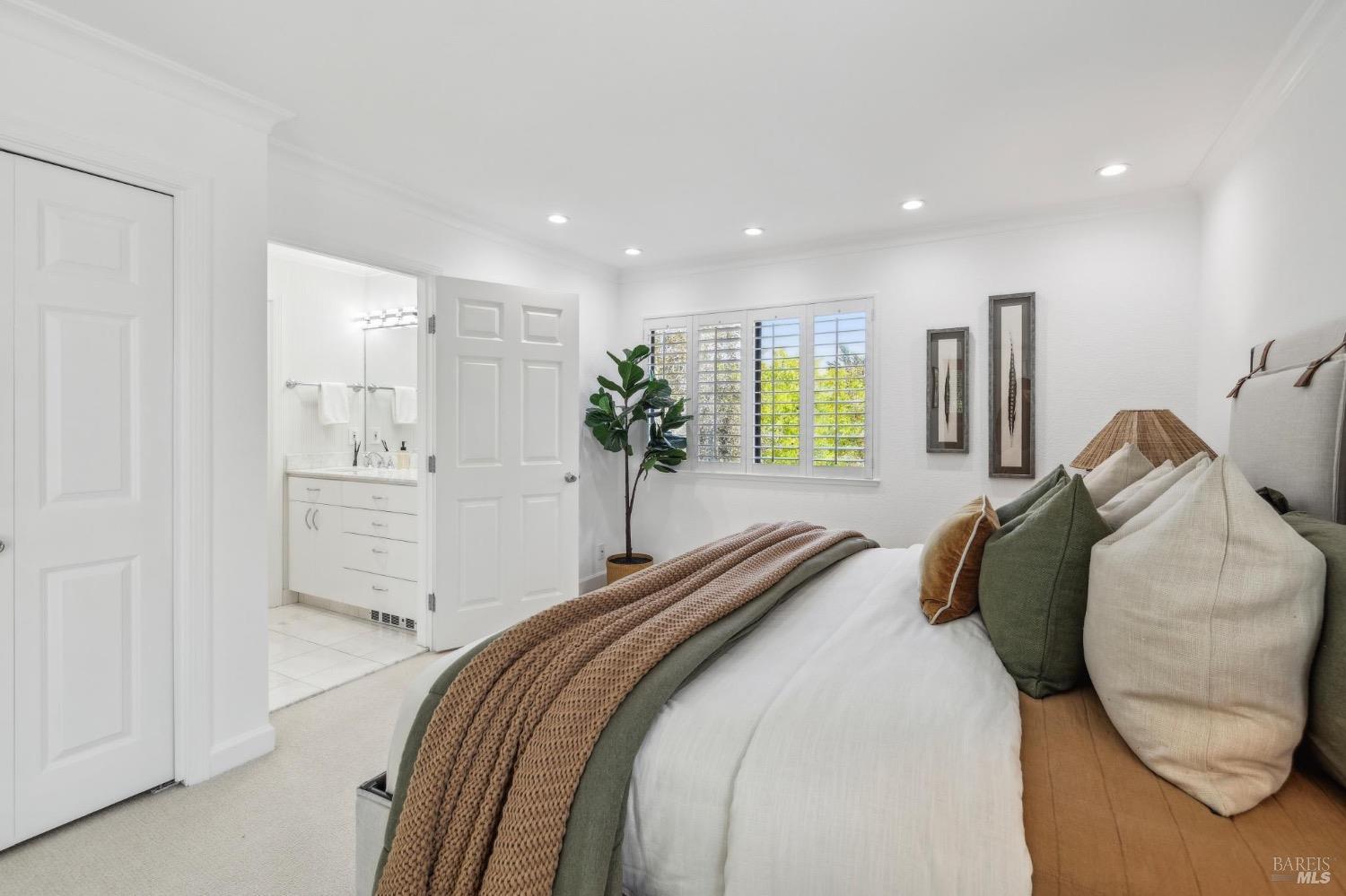 64 Eucalyptus Knoll St