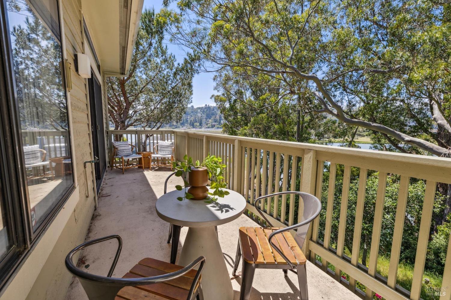 64 Eucalyptus Knoll St