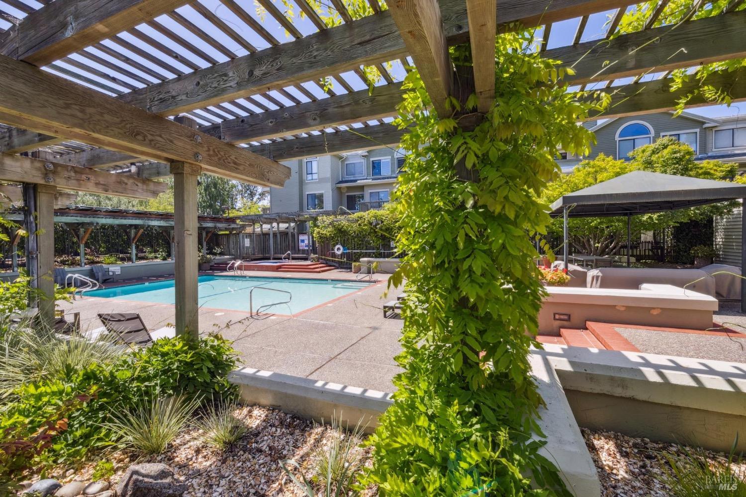 64 Eucalyptus Knoll St