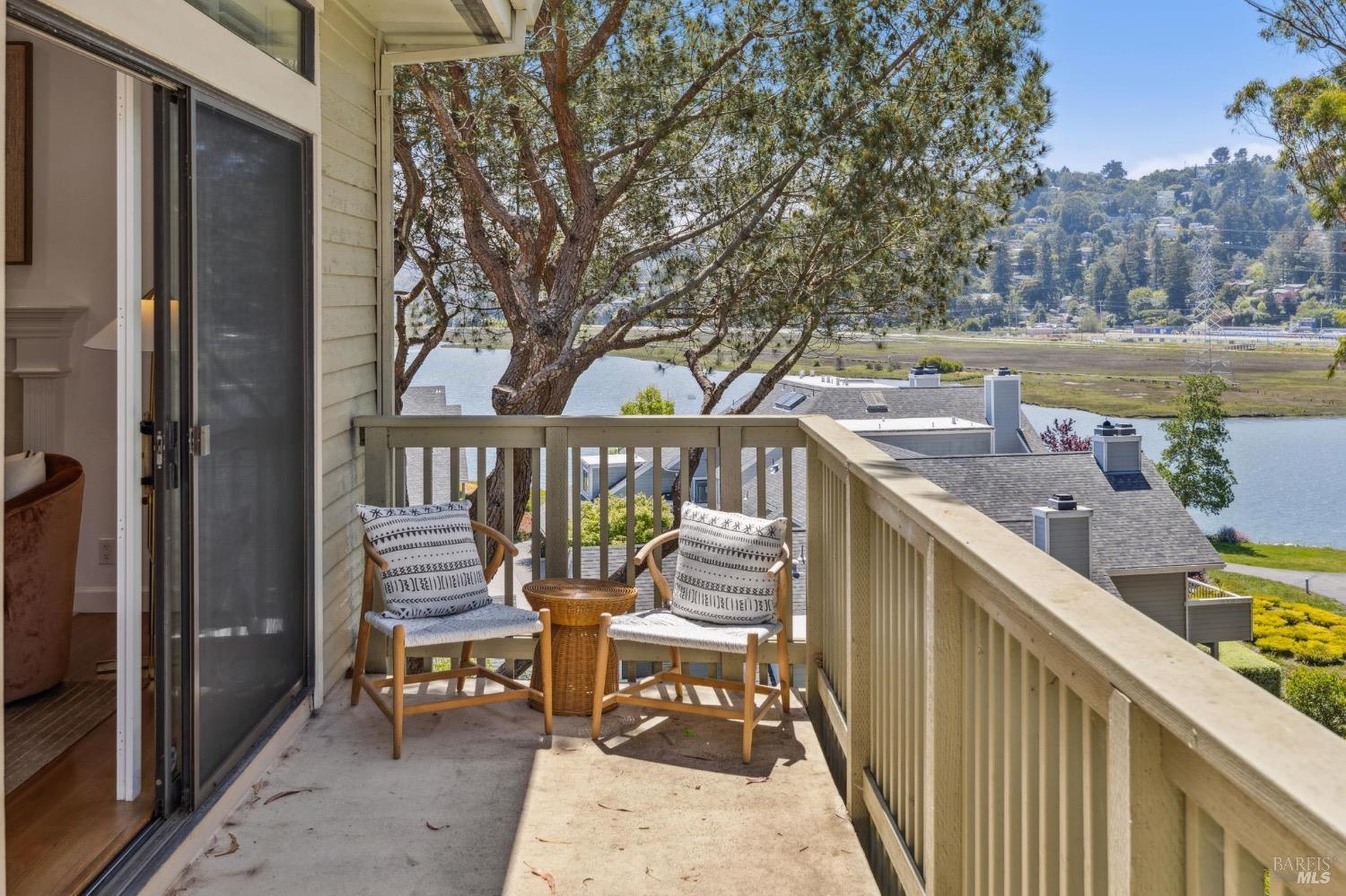 64 Eucalyptus Knoll St